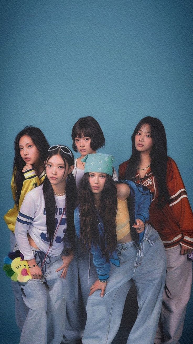 Group Photo of NewJeans